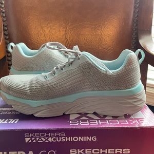 Sketchers Max Cushioning Elite Womens Sneakers
